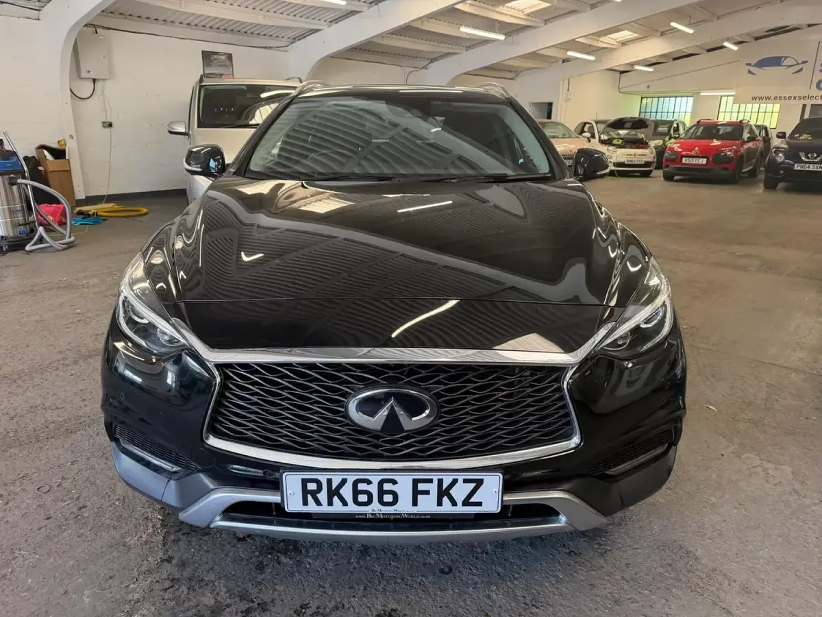 Used Infiniti QX30 Premium 170 HP (125 kW) 2016 Black MPV