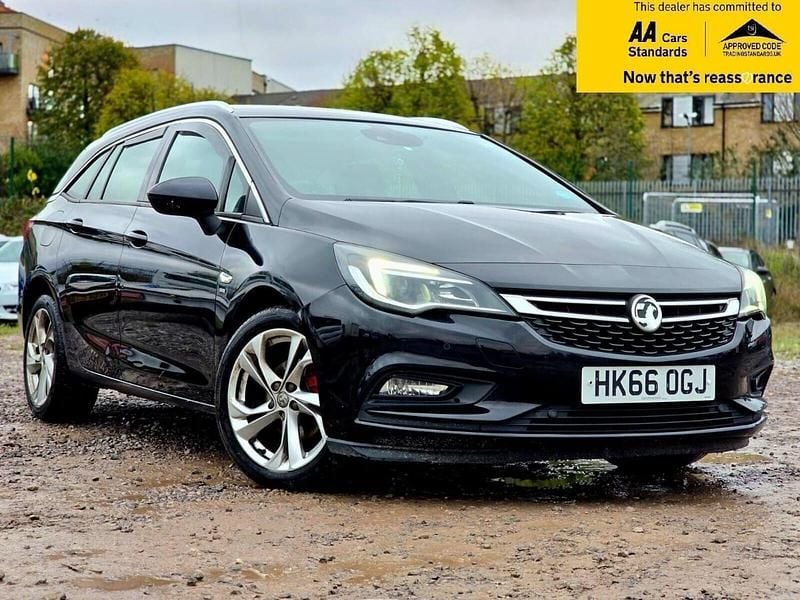 Black Used 2017 Vauxhall Astra SRi Estate | £7,288 (Fair price) - Image 1/4