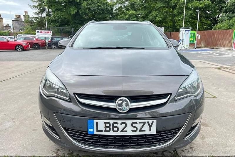 Used Vauxhall Astra S 165 HP (121 kW) 2013 Grey Estate