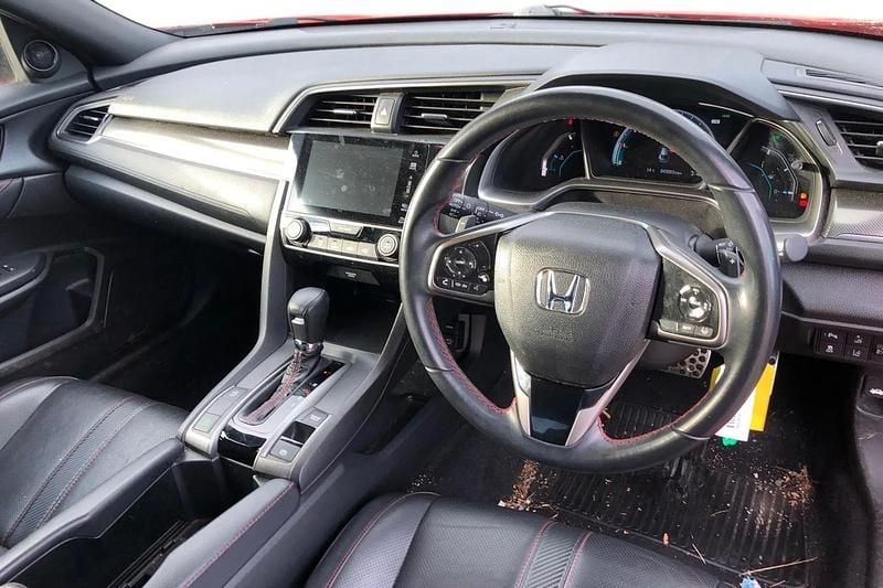 Used Honda Civic Dynamic 126 HP (92 kW) 2019 Red Hatchback