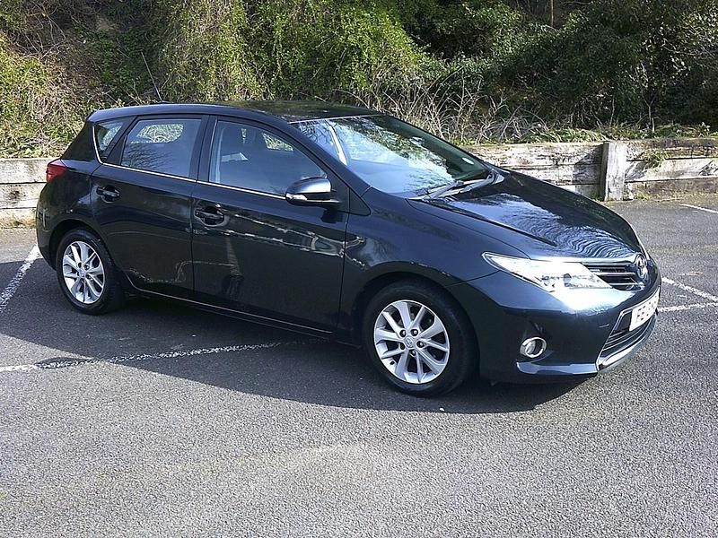 Used Toyota Auris Multidrive S 132 HP (97 kW) 2013 Grey Hatchback