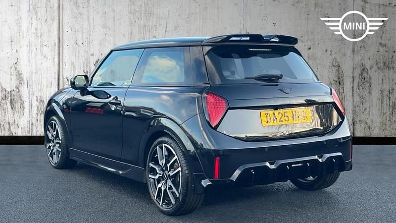 Usado Mini Cooper Hatch 161 HP (118 kW) 2025 Preto Citadino