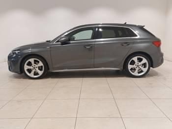 Usado Audi A3 S-Line 110 HP (80 kW) 2022 Cinzento Sedan