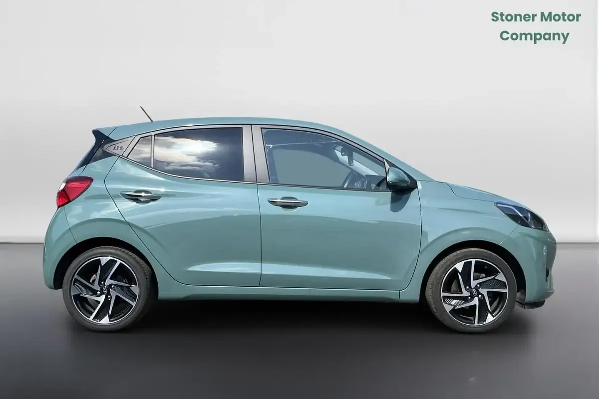 Used Hyundai i10 Premium 79 HP (58 kW) 2025 Green Hatchback