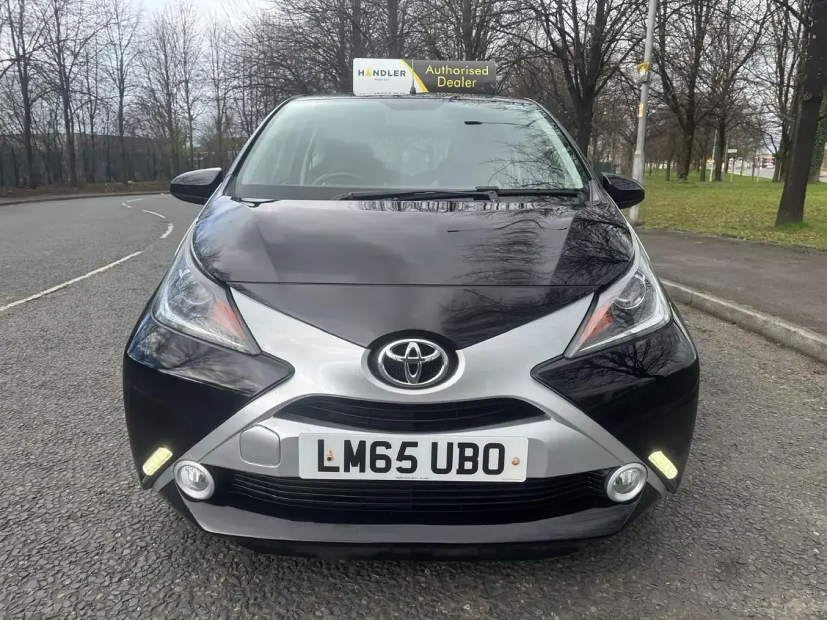 Gebraucht Toyota Aygo X-clusiv 69 PS (50 kW) 2015 Schwarz Kleinwagen