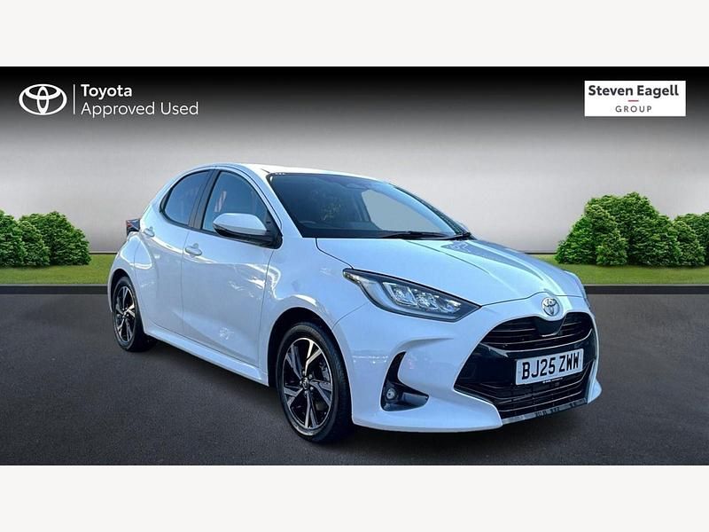Used Toyota Yaris Hybrid Design 2025 White Hatchback