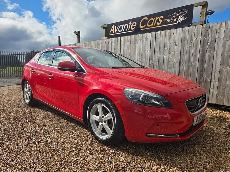 Used Volvo V40 SE 115 HP (84 kW) 2012 Red Hatchback