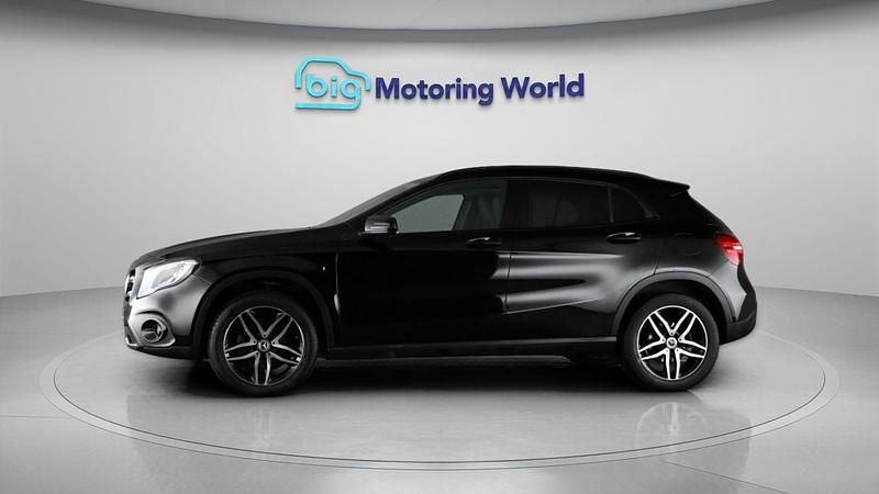 Used Mercedes GLA180 Urban 122 HP (89 kW) 2019 Black SUV