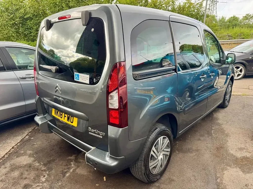 Used Citroën Berlingo Feel 99 HP (72 kW) 2018 Grey MPV