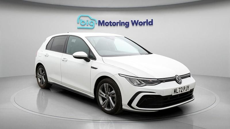 Second-hand VW Golf VIII R-line 150 CP (110 kW) 2022 Alb Hatchback