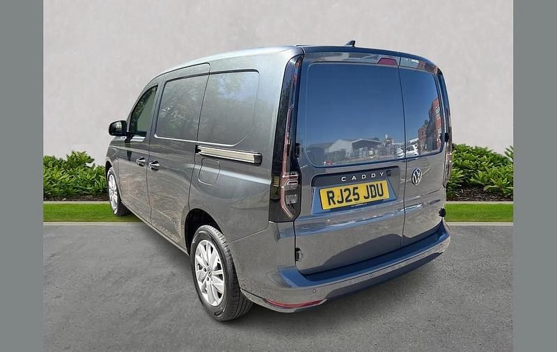 Usado VW Caddy Pro 120 HP (88 kW) 2025 Cinzento Monovolume