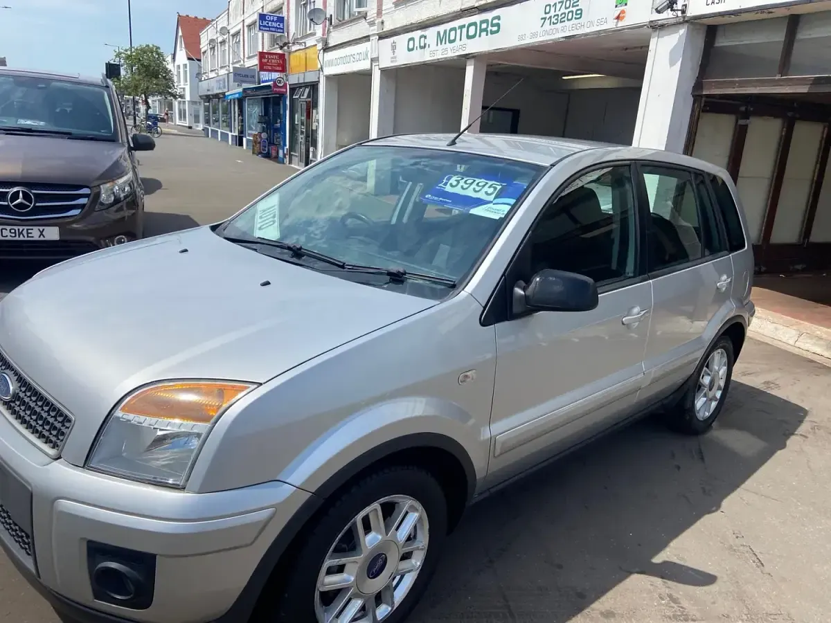 Used Ford Fusion Zetec 101 HP (74 kW) 2008 Silver Hatchback