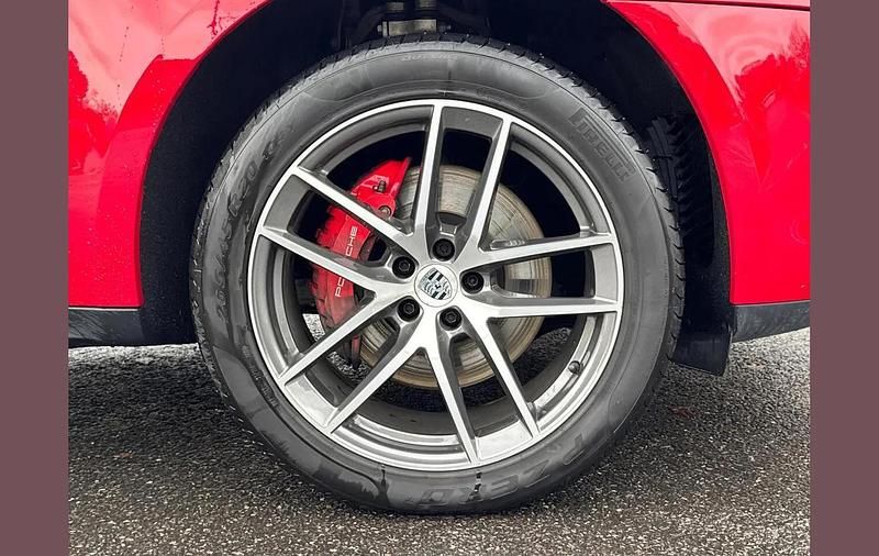 Used Porsche Macan S 374 HP (275 kW) 2023 Red SUV