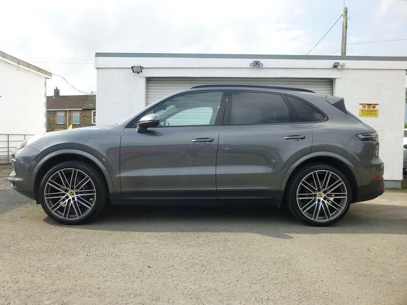 Used Porsche Cayenne 335 HP (246 kW) 2019 Grey SUV