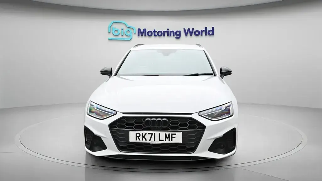 Usado Audi A4 Black Edition 163 CV (119 kW) 2021 Blanco Familiar