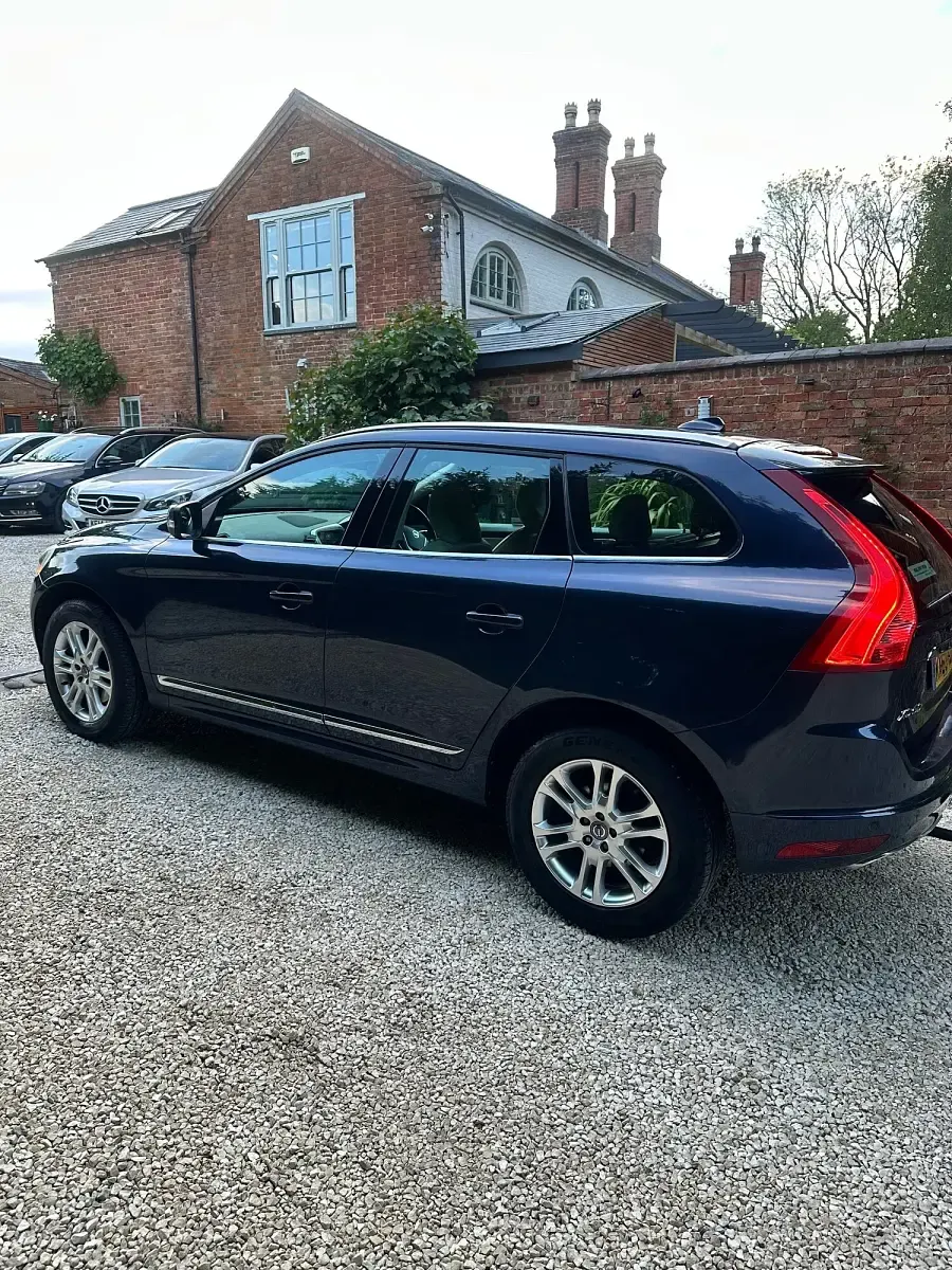 Begagnad Volvo XC60 SE Lux 215 HK (158 kW) 2014 Blå SUV