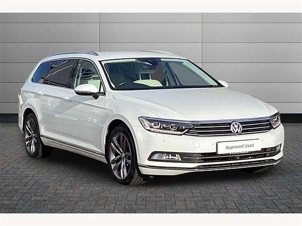 Pure white Used 2016 VW Passat GT Estate | £12,450 (Fair price) - Image 1/3
