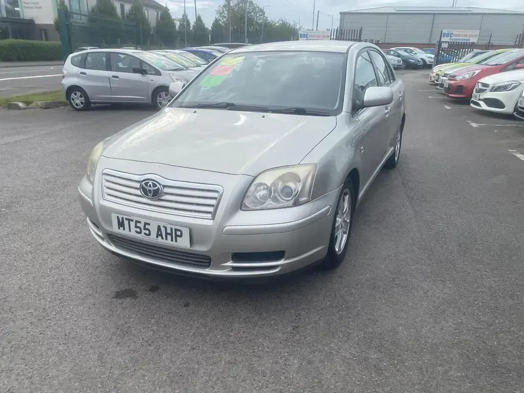 Used Toyota Avensis 129 HP (94 kW) 2005 Silver Hatchback