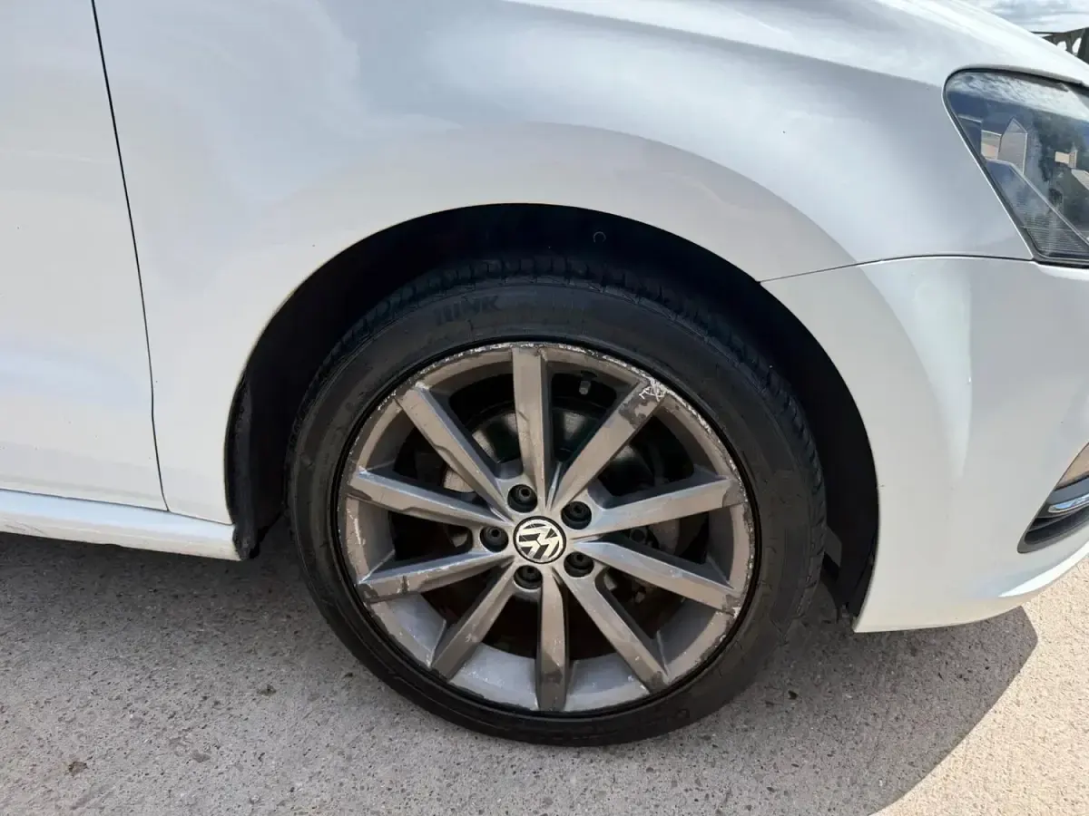 Used VW Polo Design 90 HP (66 kW) 2015 White Hatchback