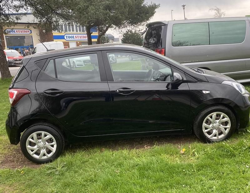 Used Hyundai i10 SE 83 HP (61 kW) 2017 Black Hatchback