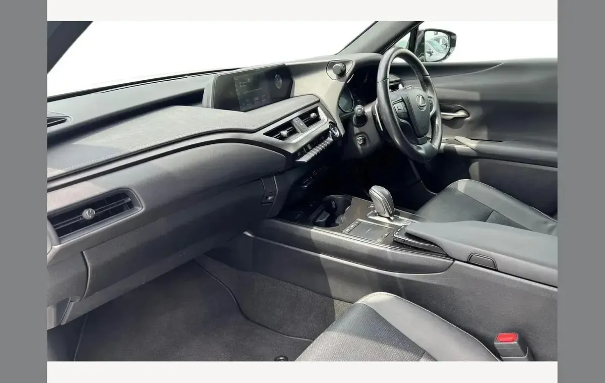 Used Lexus UX 300e 150 kW (204 HP) 2022 White SUV