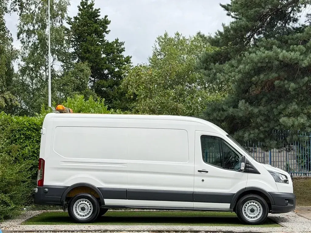 Used Ford Transit 130 HP (95 kW) 2018 Yellow Van