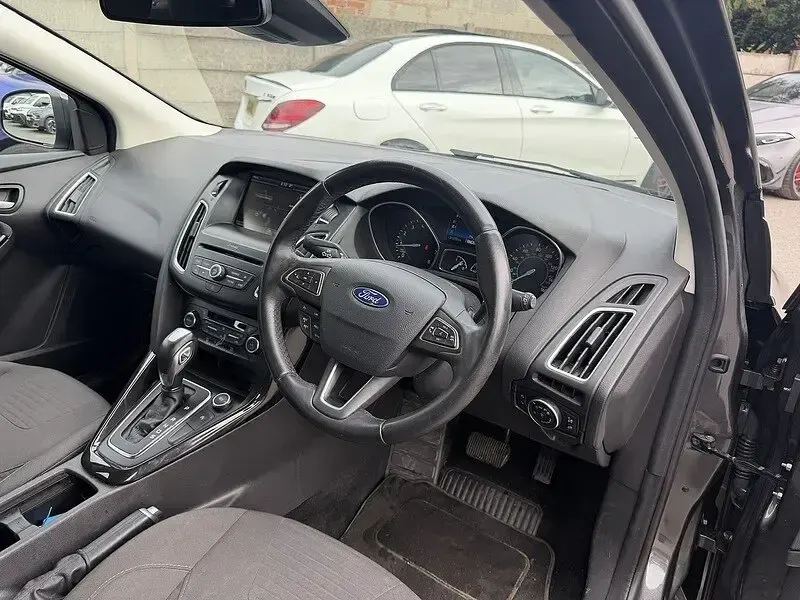Used Ford Focus Titanium 125 HP (91 kW) 2016 Grey Hatchback