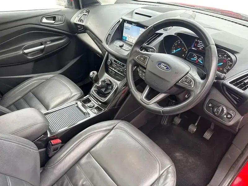 Usado Ford Kuga ST-Line X 150 HP (110 kW) 2017 Vermelho SUV