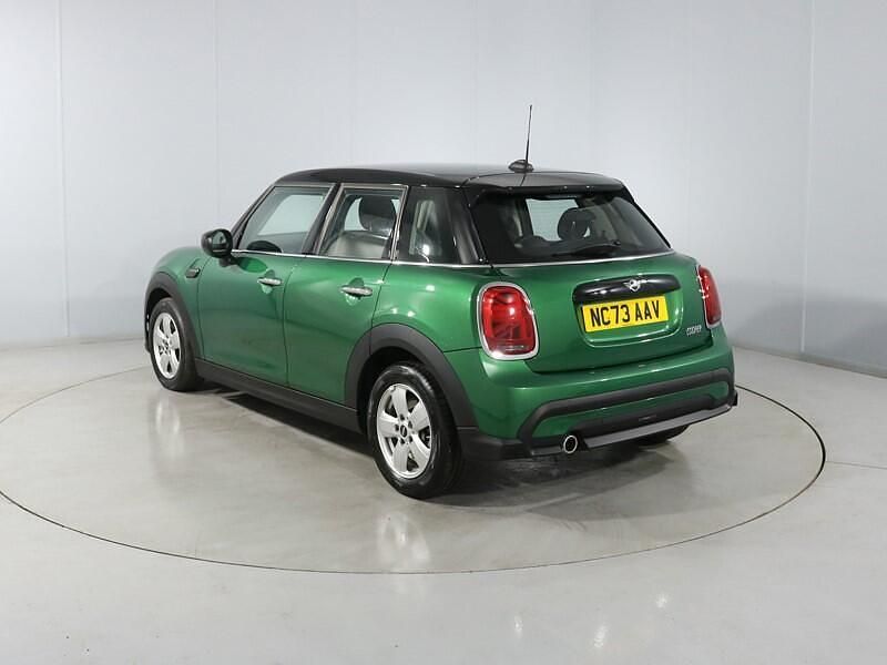 Used Mini Cooper Classic 134 HP (98 kW) 2024 Green Hatchback