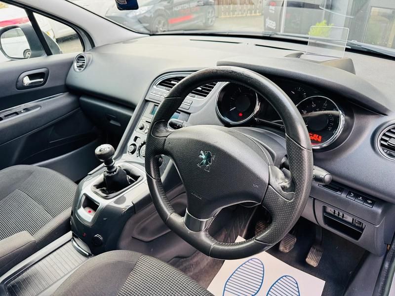 Used Peugeot 5008 Allure 112 HP (82 kW) 2012 Silver MPV