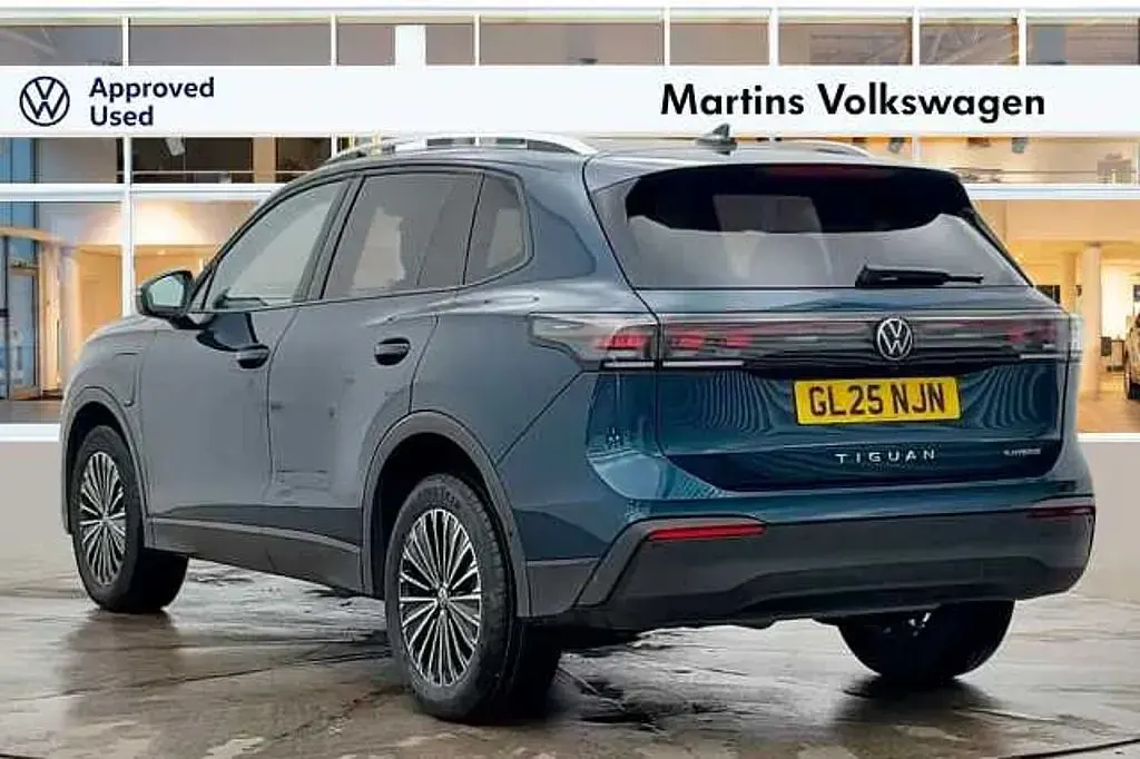 Begagnad VW Tiguan Match 204 HK (150 kW) 2025 Blå SUV