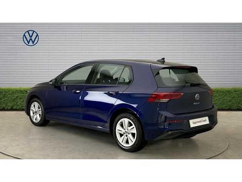 Second-hand VW Golf VIII Life 150 CP (110 kW) 2023 Albastru Hatchback