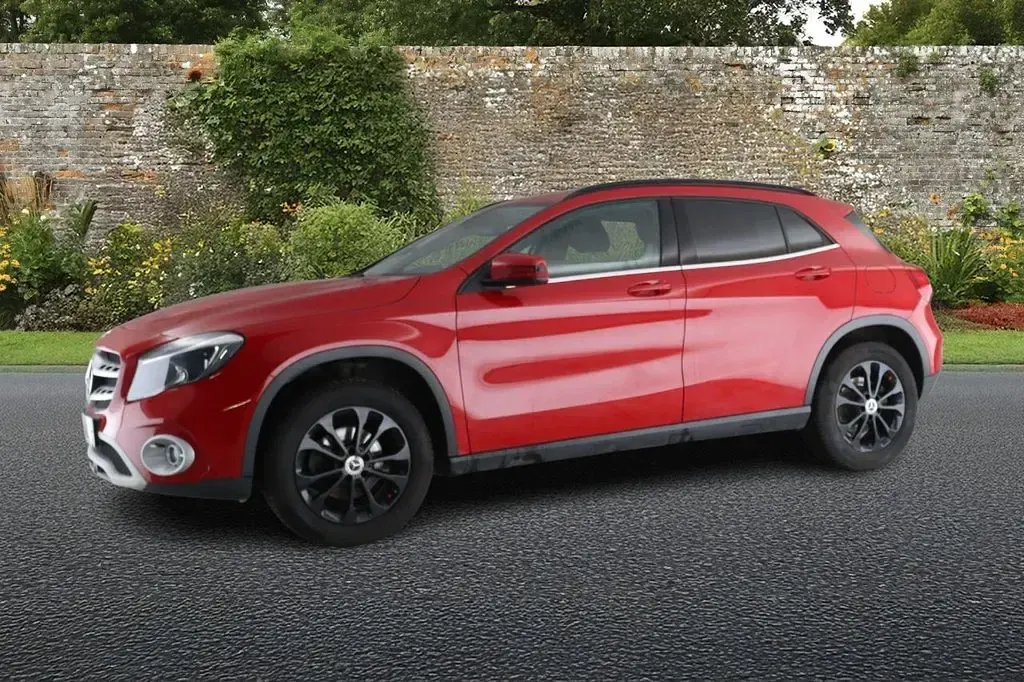 Used Mercedes GLA200 SE 156 HP (114 kW) 2018 Red SUV