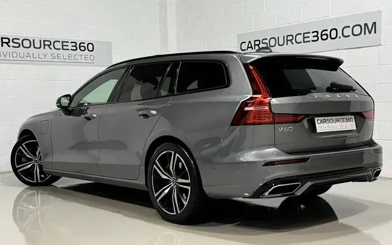 Begagnad Volvo V60 R-Design 390 HK (286 kW) 2020 Grå Kombi