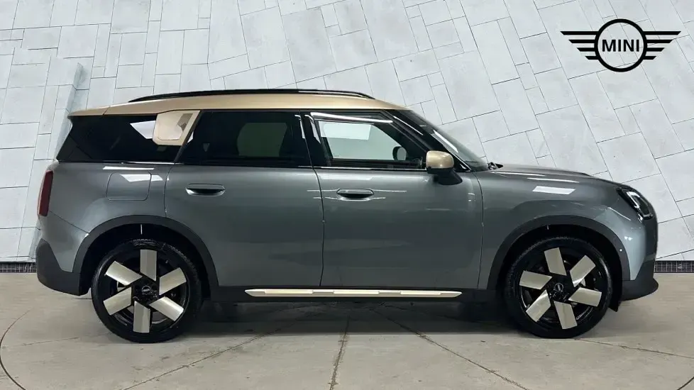 Used Mini Countryman 168 HP (123 kW) 2024 Green SUV