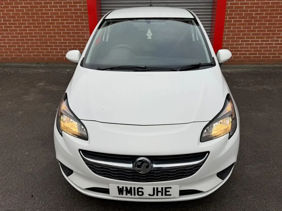 Used Vauxhall Corsa 95 HP (69 kW) 2016 White Hatchback