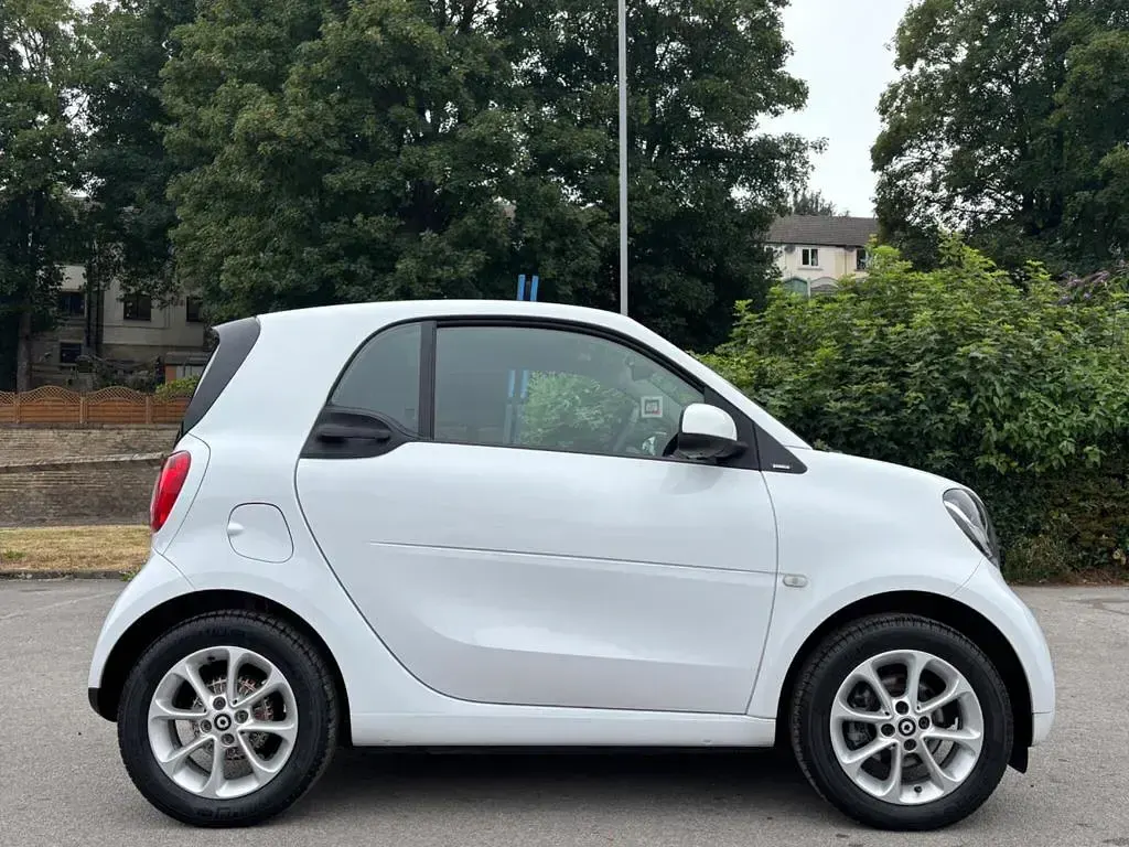 Used Smart ForTwo Coupé Passion 71 HP (52 kW) 2018 White Coupe