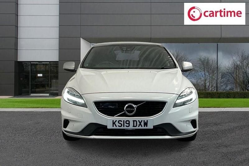 Used Volvo V40 R-Design 122 HP (89 kW) 2019 White Hatchback