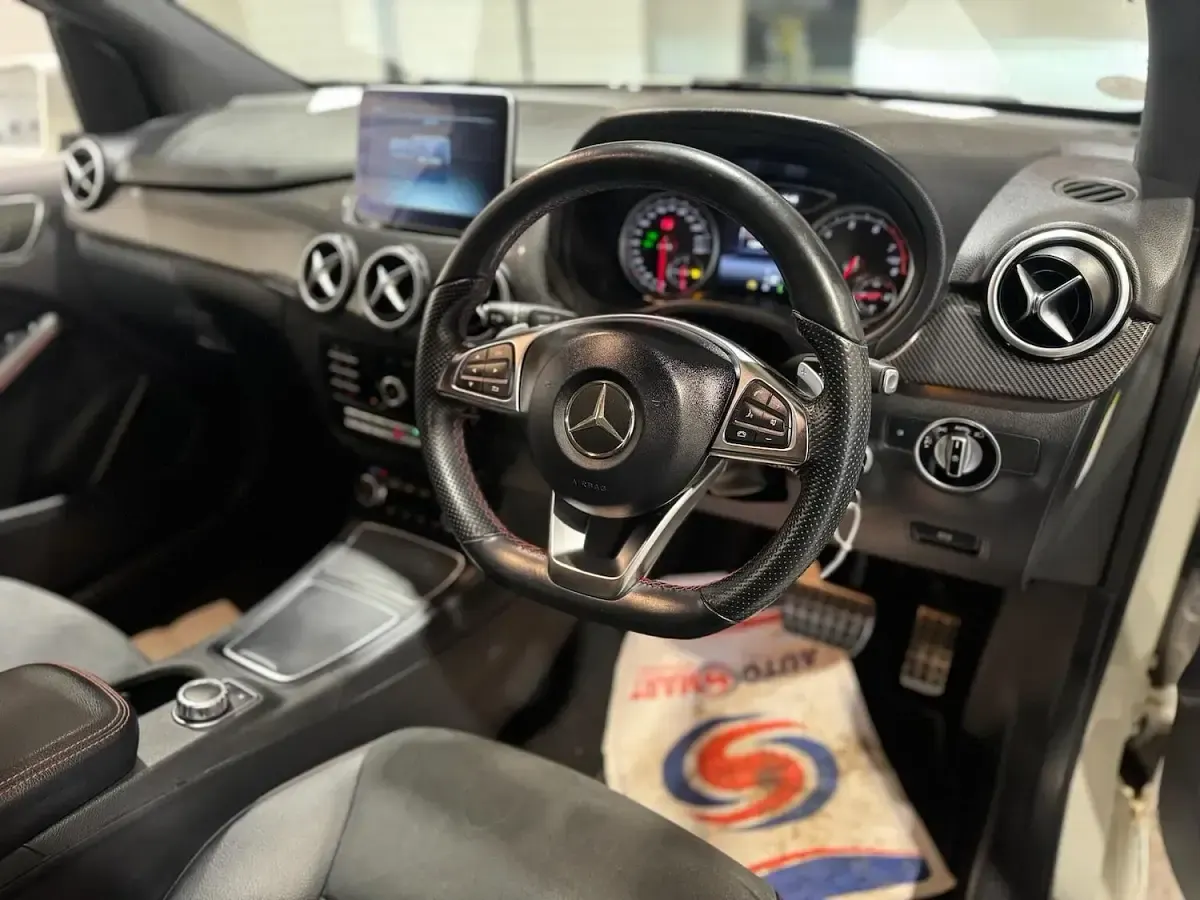 Used Mercedes B180 Premium 122 HP (89 kW) 2015 White Hatchback