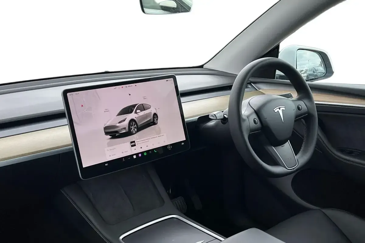 Begagnad Tesla Model Y RWD 219 kW (299 HK) 2023 Vit SUV