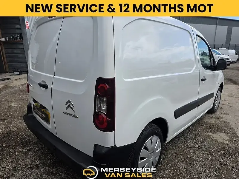Used Citroën Berlingo 75 HP (55 kW) 2018 White MPV
