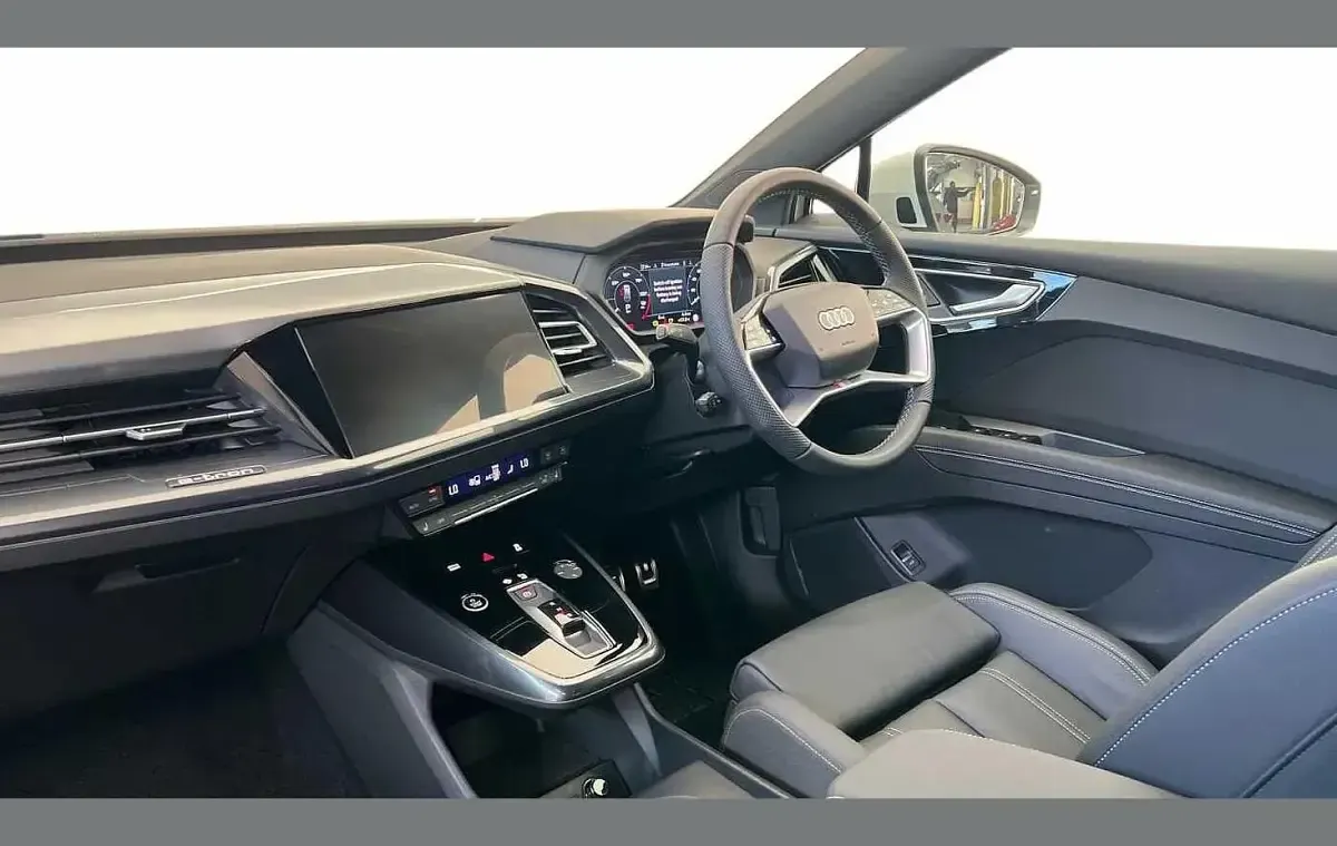 New Audi Q4 e-tron S-Line 150 kW (204 HP) 2026 White SUV