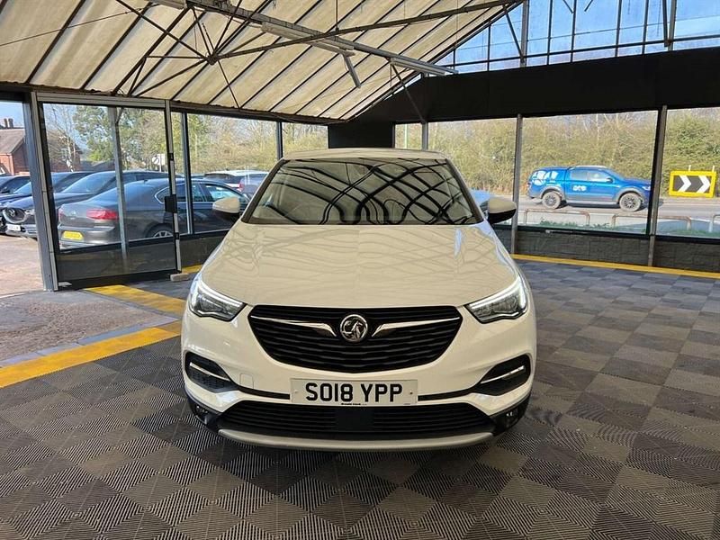 Used Vauxhall Grandland X Sport 130 HP (95 kW) 2018 White SUV