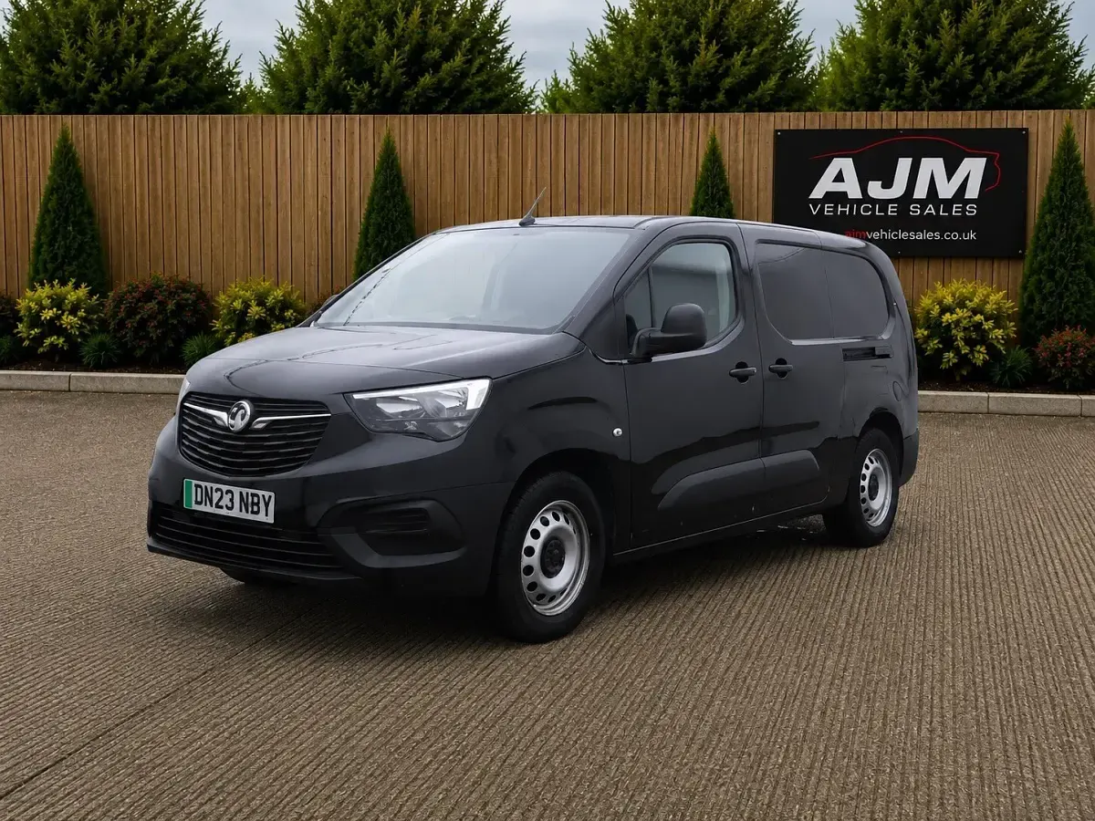 Used Vauxhall Combo 100 kW (136 HP) 2023 Black MPV
