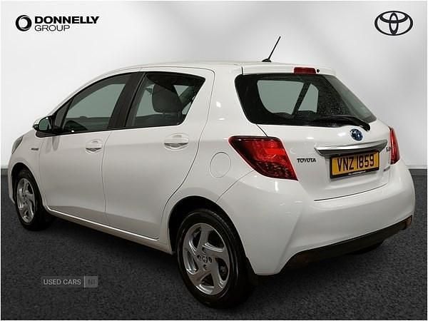 Used Toyota Yaris Hybrid 2015 White Hatchback