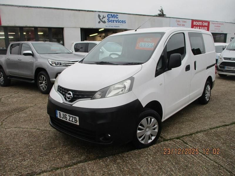 White Used 2016 Nissan NV200 Acenta MPV | £5,995 (Good price) - Image 1/4