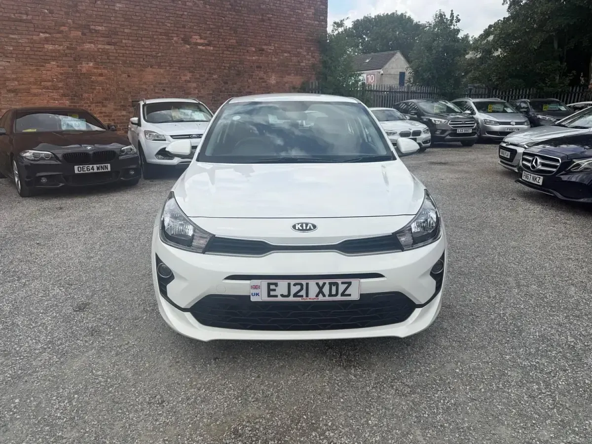 Used Kia Rio 2021 White Hatchback