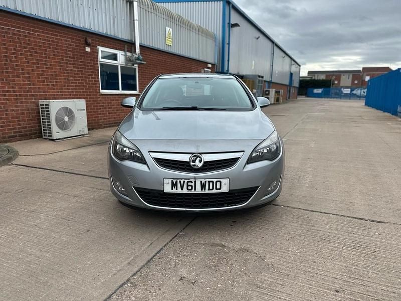 Silver Used 2011 Vauxhall Astra SRi Hatchback | £1,299 (Fair price) - Image 1/4