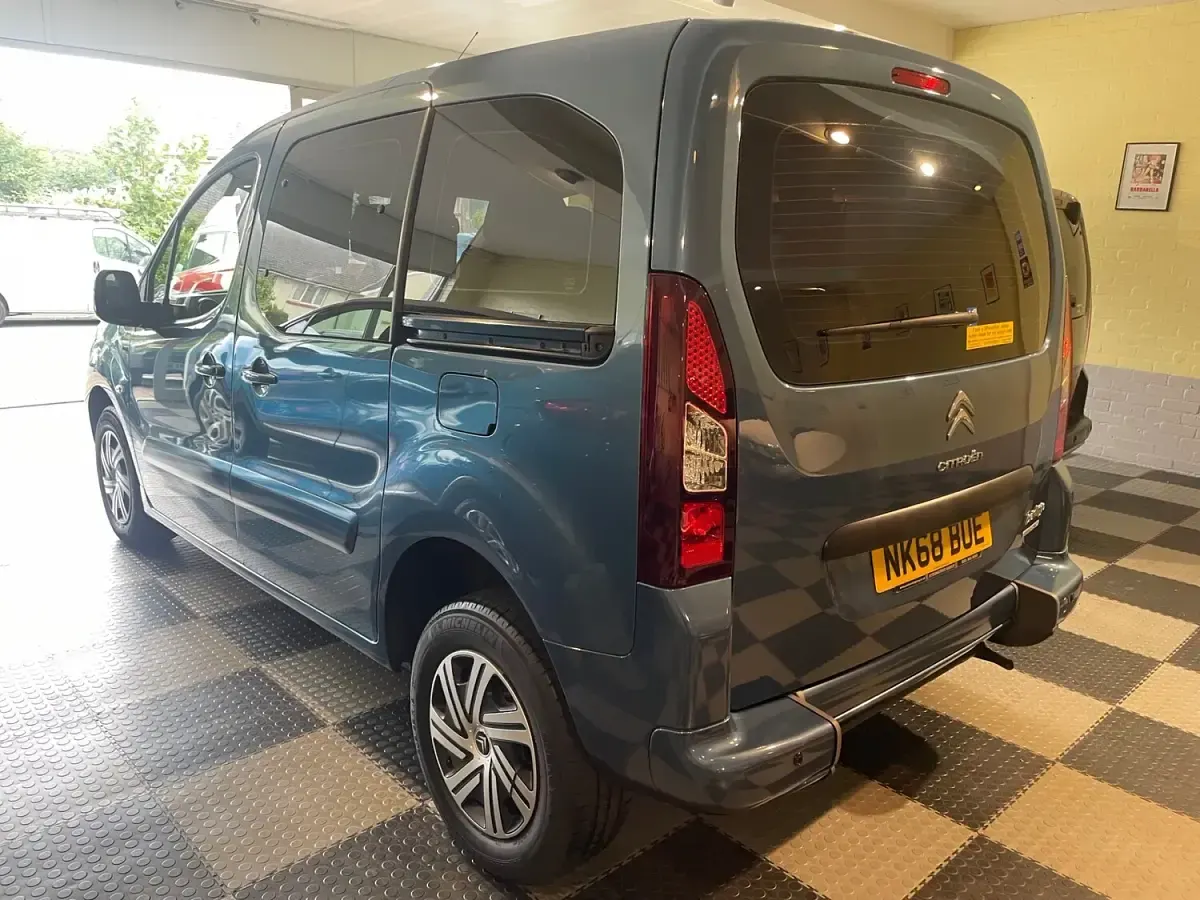 Used Citroën Berlingo Feel 100 HP (73 kW) 2018 Blue MPV