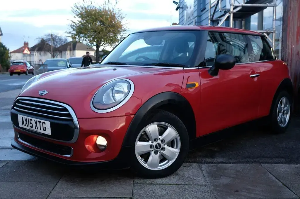 Used Mini ONE 101 HP (74 kW) 2015 Red Hatchback